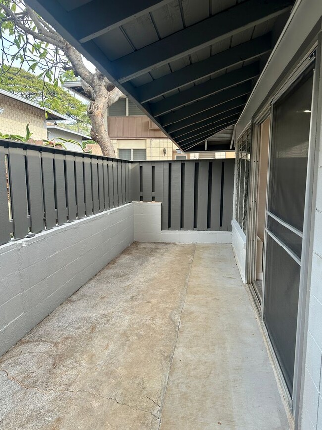 Building Photo - Single level 3 bedroom 2 bath townhome in ...