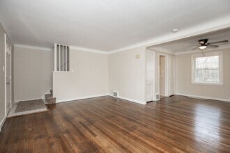 Building Photo - 3 BED 2 BATH BEAUTIFUL SINGLE FAMILY HOME