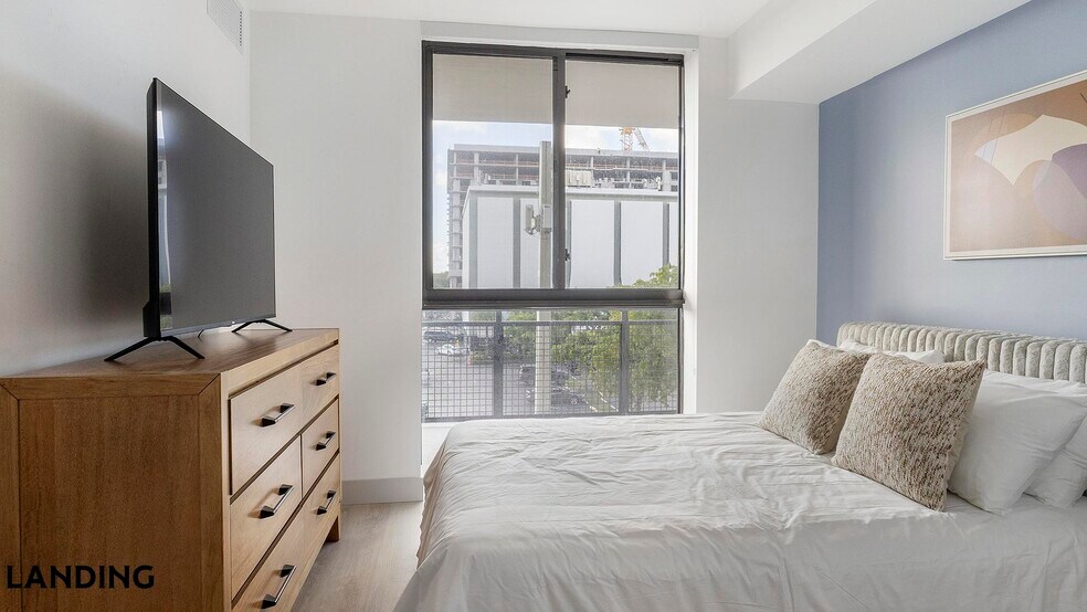 Building Photo - 1155 NE 126th St