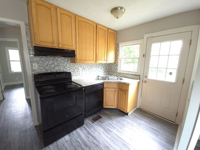 Building Photo - Two bedroom house in Churchill