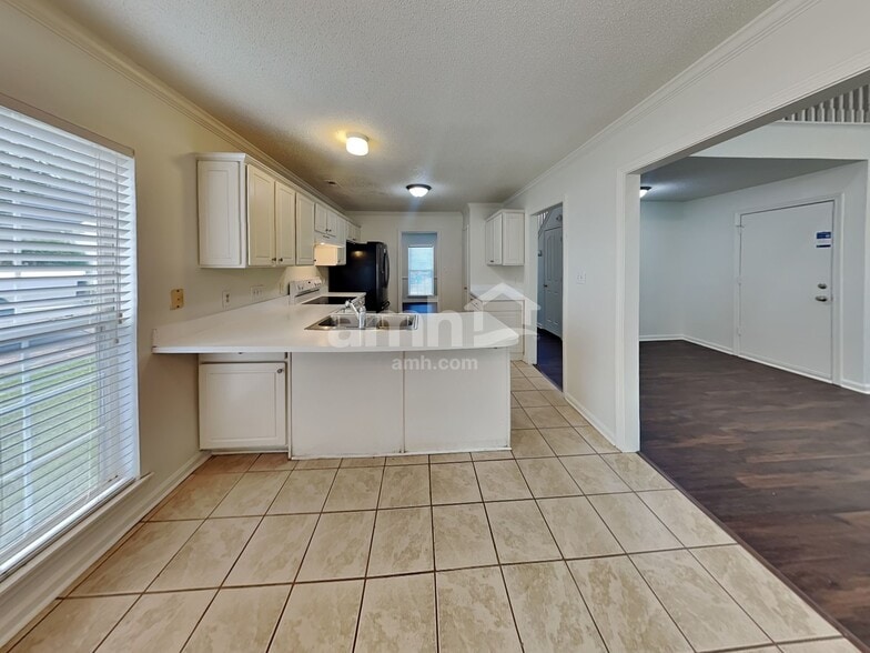 Building Photo - 8401 Redstone View Dr