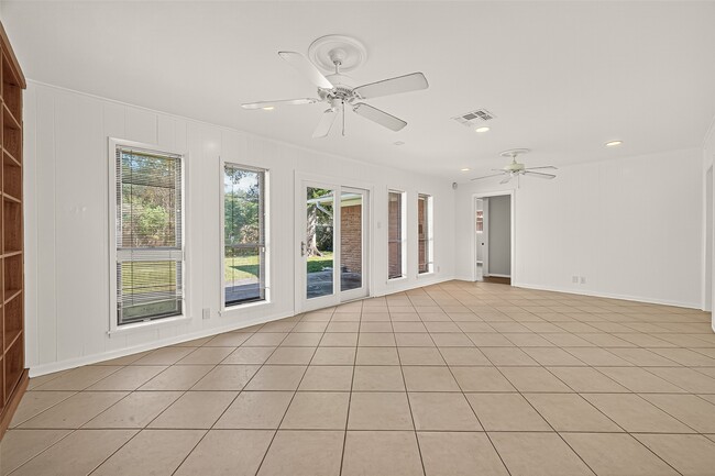 Building Photo - 5418 Darnell St