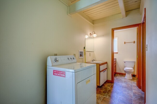 Building Photo - 839 S Hazzle Ct