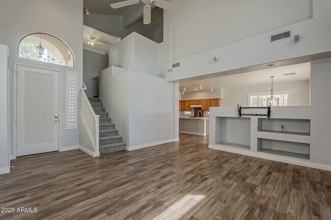 Building Photo - 927 W Azalea Pl