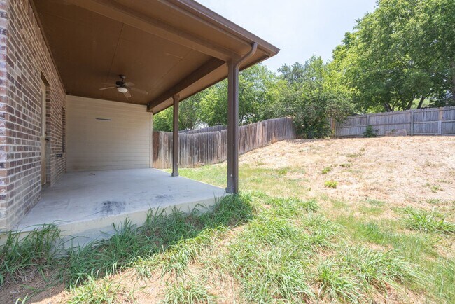 Building Photo - Nice 3 Bedroom Duplex located in New Braunfels!