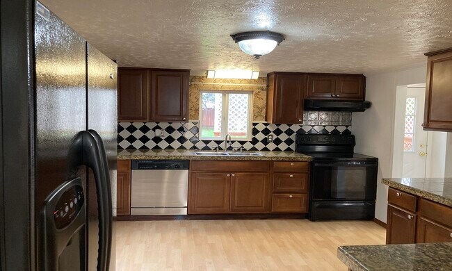 Building Photo - 7235 SE Clatsop St