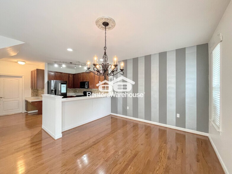 Building Photo - 3932 Cromwell Park Dr