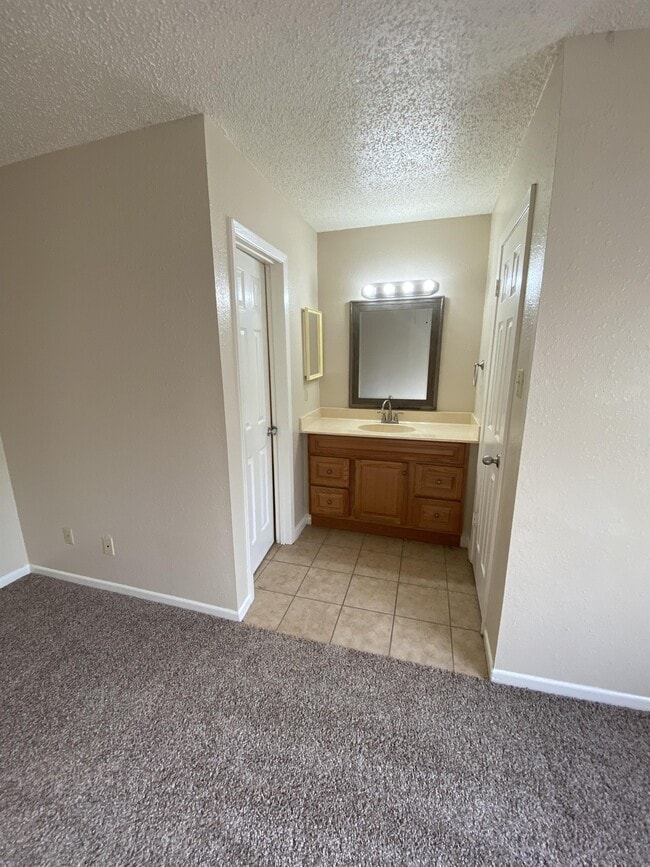 Building Photo - 2306 Hunt Dr