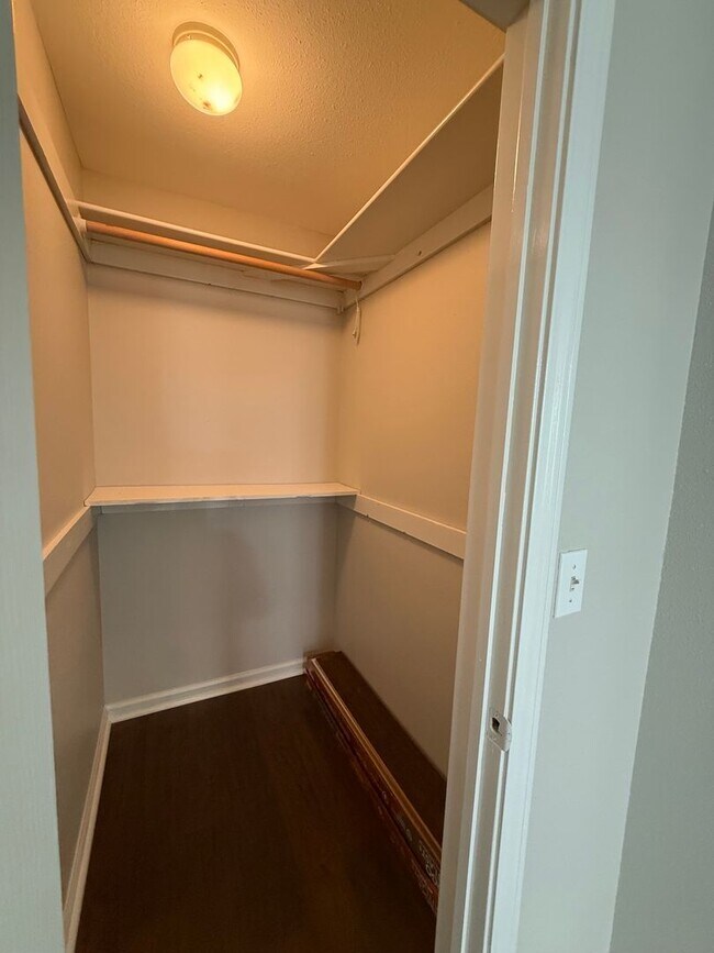 Building Photo - NEW ON MARKET