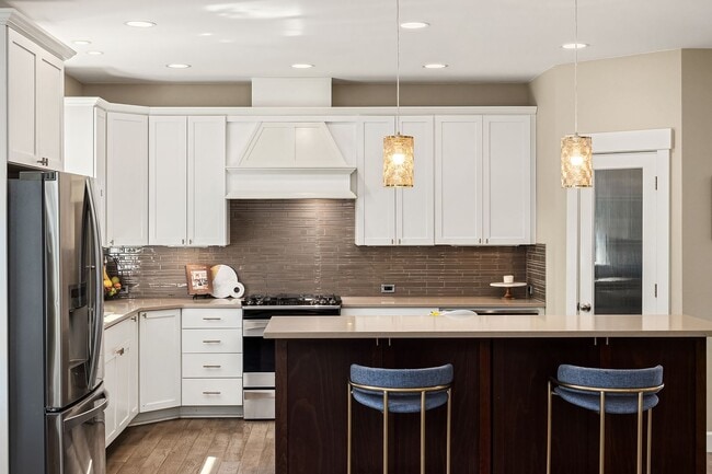 Building Photo - Bainbridge Island Home