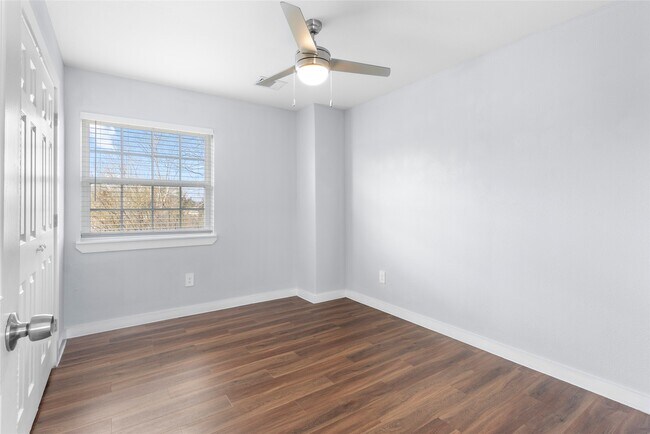 Building Photo - 6809 Glass St