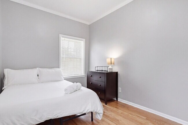 Building Photo - Furnished 10-Bedroom Single-Family Home in Buffalo