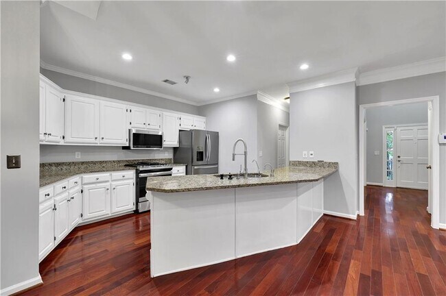 Building Photo - 4825 Chesterfield Ct