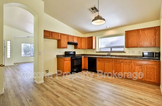 Building Photo - 1025 E Palomino Way