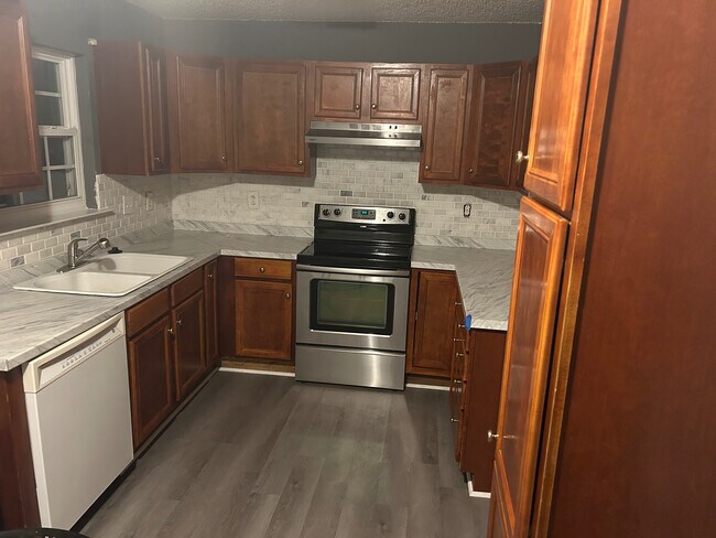 Building Photo - Room in House on Brian William Rd