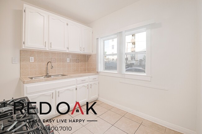 Building Photo - 1056 Normandie Ave