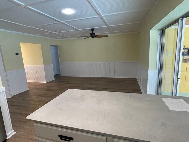 Building Photo - 6108 11th Ave W