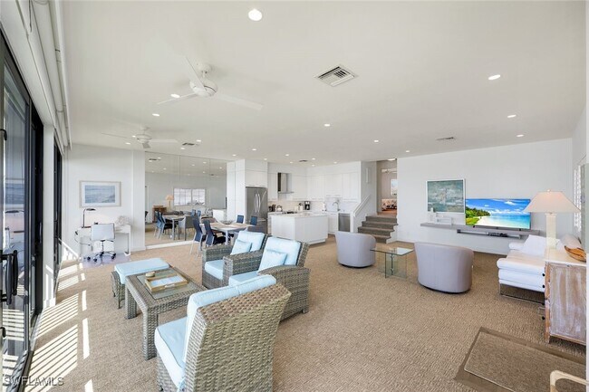 Building Photo - 2211 Gulf Shore Blvd N