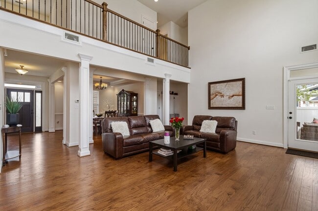 Building Photo - 5 Bedroom 3.5 bath home in Hickory Landing