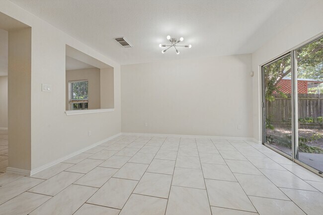 Building Photo - 9814 Alisa Brooke