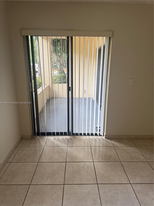 Building Photo - 9999 Summerbreeze Dr