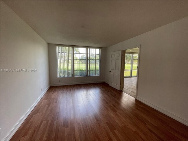 Building Photo - 4009 N Cypress Dr