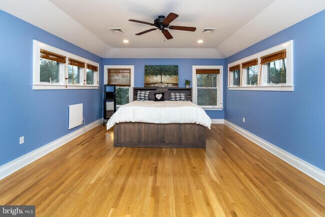 Building Photo - 24 Camelia Ct