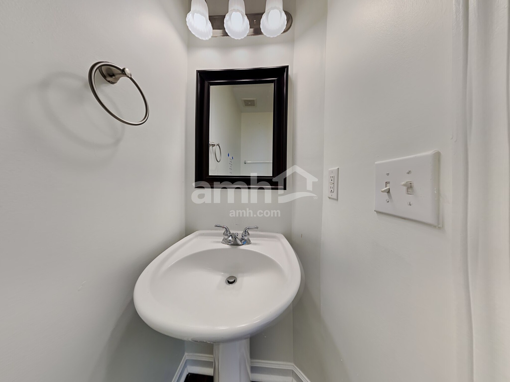 Building Photo - 9927 Spring Park Dr