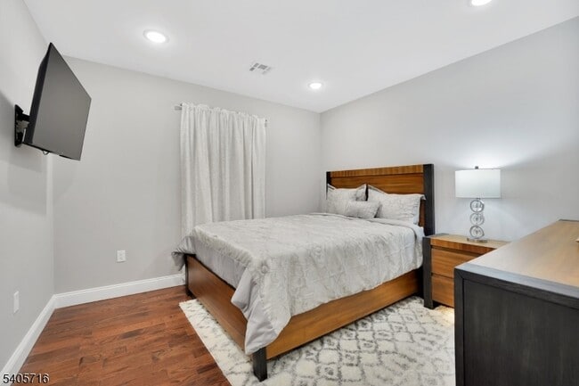 Building Photo - 225 S 9th St