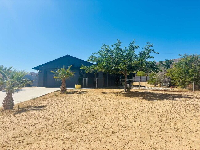 Building Photo - Rare Opportunity for Spacious, Modern Sout...