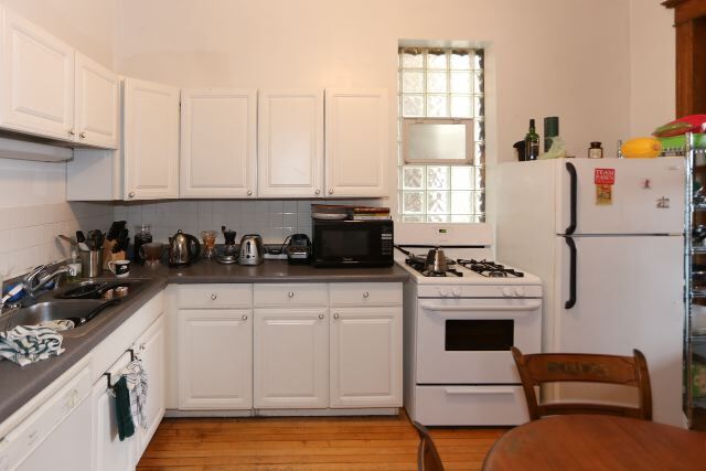 Building Photo - 1326 N Claremont Ave