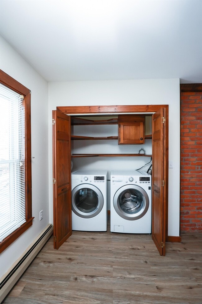 Building Photo - 25 Blucher St