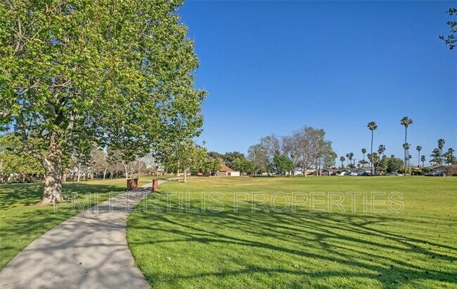 Building Photo - 18242 Parkview Ln