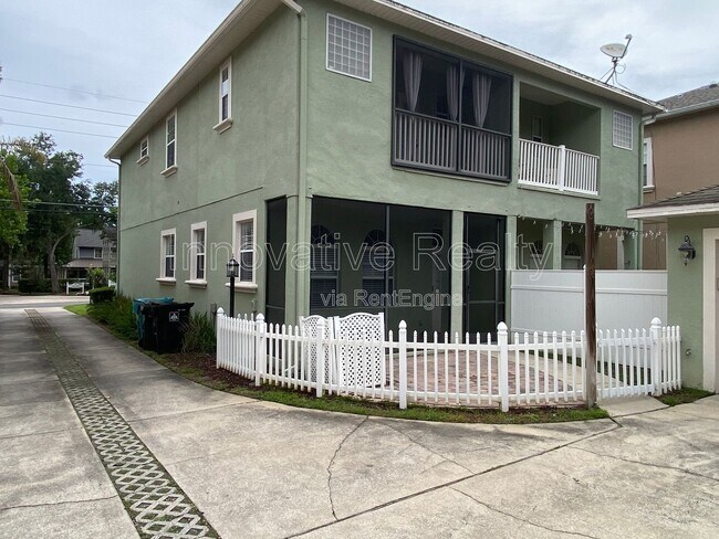 Building Photo - 332 E Kaley St