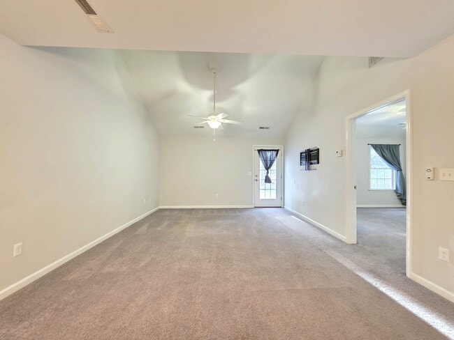 Building Photo - 102 Hunter's Way