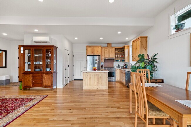 Building Photo - 530 Sunridge Ln