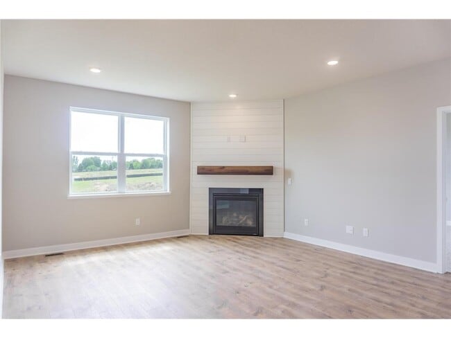 Building Photo - 717 Winterberry Ln