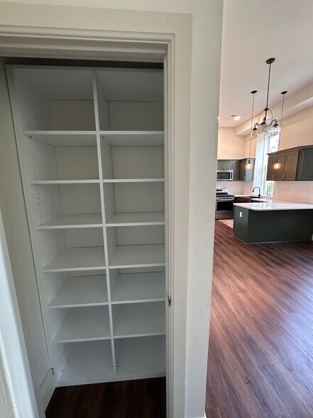 Building Photo - 1621 S 11th St