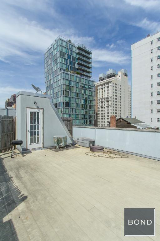 Building Photo - 202 E 13th St