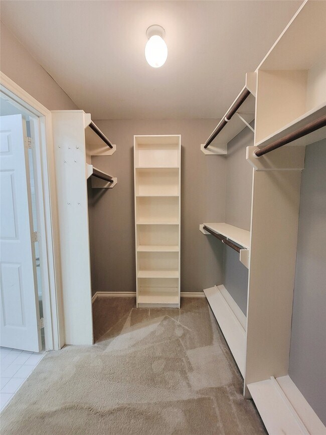 Building Photo - 309 Rolling Hills Dr W