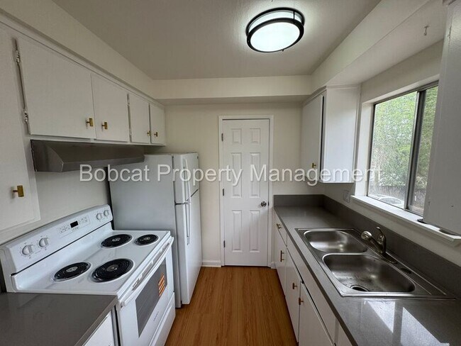 Building Photo - 1501 N Edmonds Dr