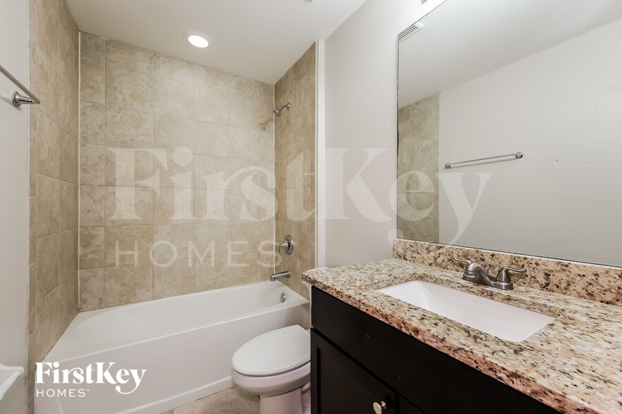 Building Photo - 1305 NW 11th Terrace