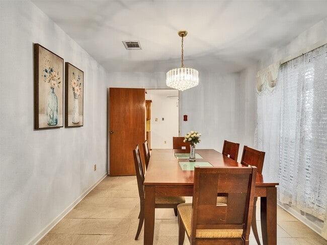 Building Photo - 4002 Thistledown Dr