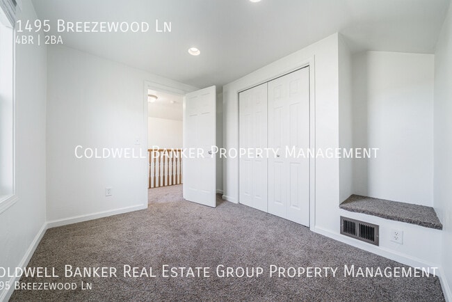 Building Photo - 1495 Breezewood Ln