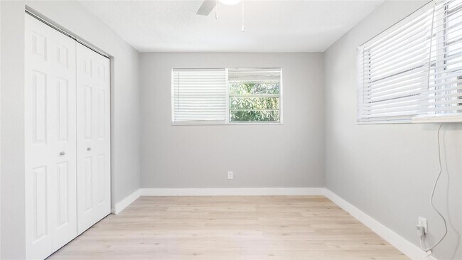 Building Photo - 626 SW 14th Ave