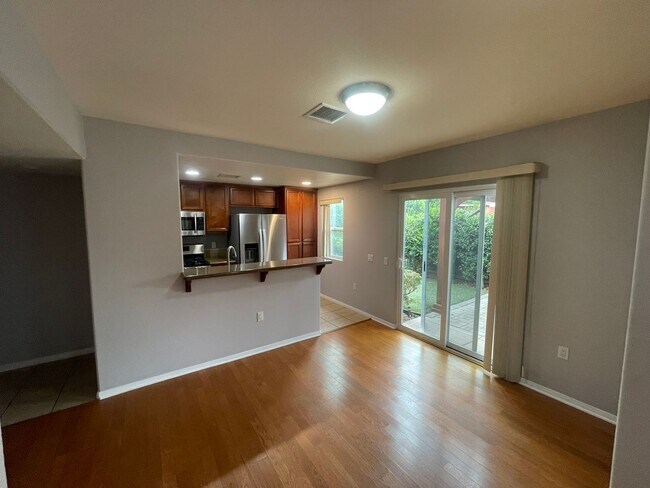 Building Photo - Spacious 3-bedroom, 3-bath townhome in the...