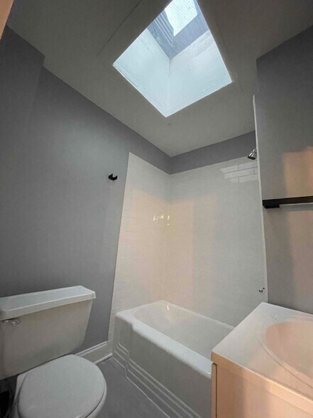 Building Photo - 2256 Mt View Pl SE