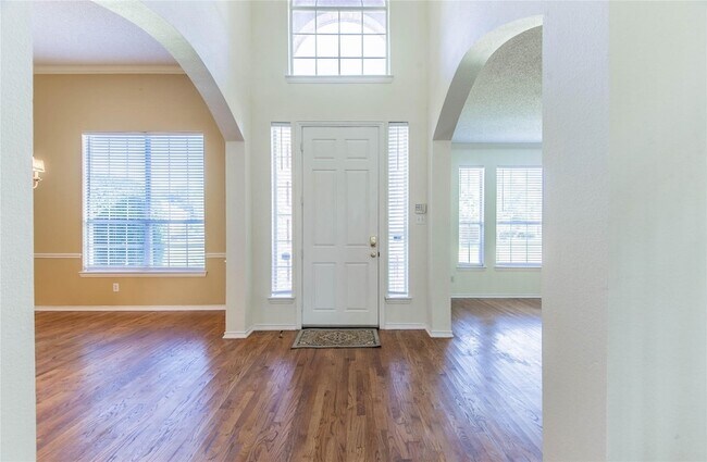 Building Photo - 4136 Los Altos Dr