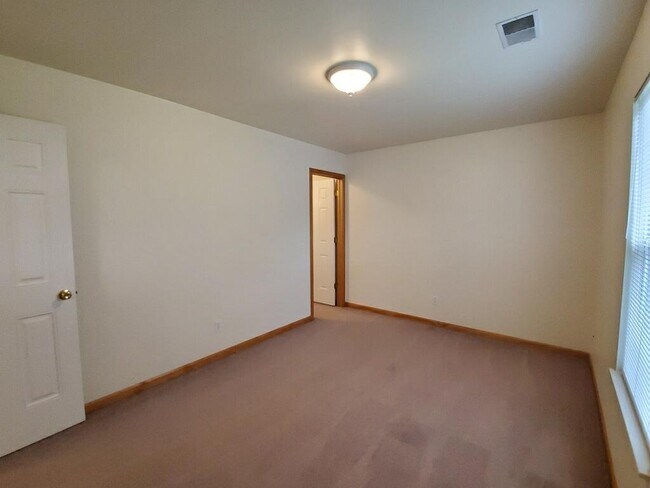 Building Photo - 256 College Ave