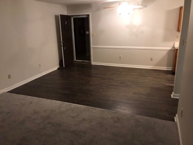 Building Photo - Beautiful First Floor Condo